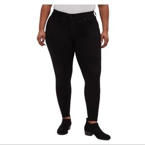 NWOT TORRID BOMBSHELL SKINNY JEAN - PREMIUM STRETCH BLACK